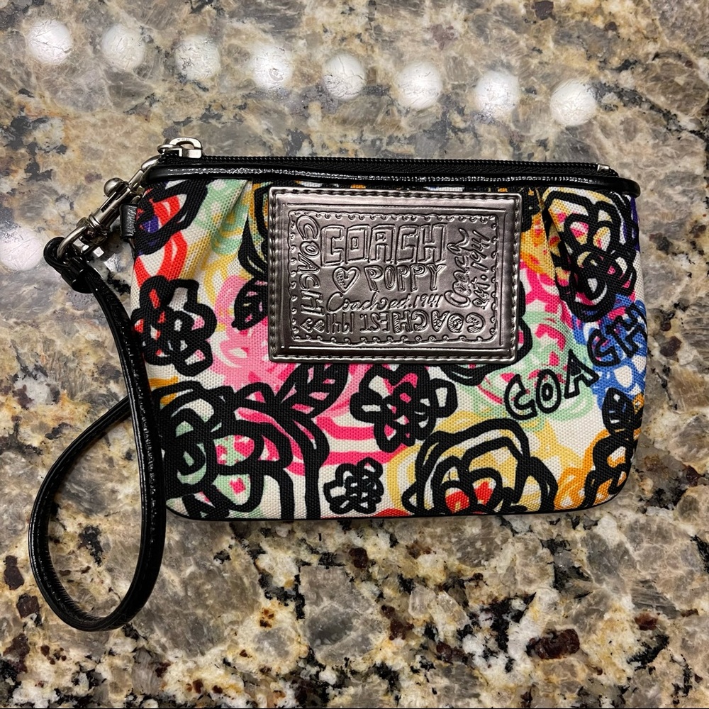 COACH Poppy Floral Graffiti Wristlet Blossom